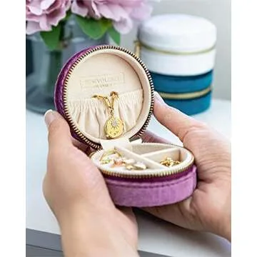 Elegant Plush Velvet Travel Jewelry Box for Women