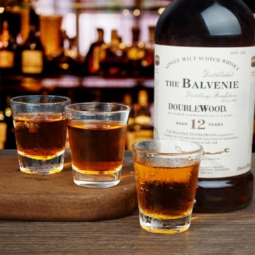 BCnmviku Shot Glass Set - 4 Heavy Base Glasses