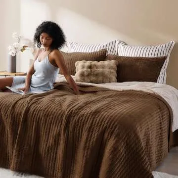 SHALALA Velvet Quilt King Size,Vertical Striped Bedding Set,Lightweight Velvet Comforter,Luxurious C...