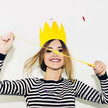 Sumind 16 Pcs Finger Slingshot Rubber Chicken Flying Chicken Flick Silly Chicken Novelty Party Activity Favor Fingers Stretchy Funny Christmas Birthday Goodie Bag Stuffers(Yellow)