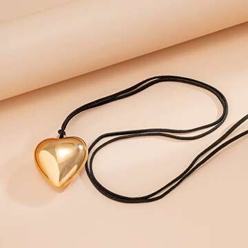 Wiwpar Women Heart Pendant Black Velvet Choker Necklace Boho Layered Long Chain Tassels Gothic Collar Choker Necklace for Halloween Cosplay (Gold)