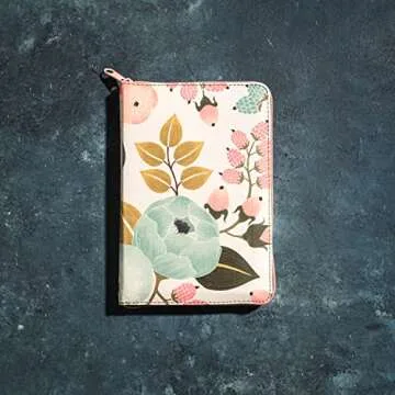 NLT Compact Zipper Bible for Everyday Faith Sharing