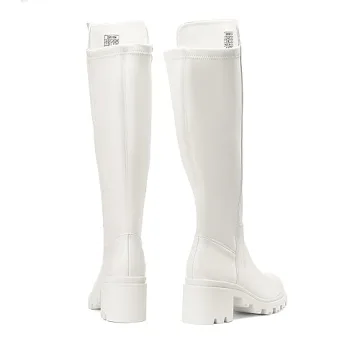 Stylish knee-high boots for comfort and elegance