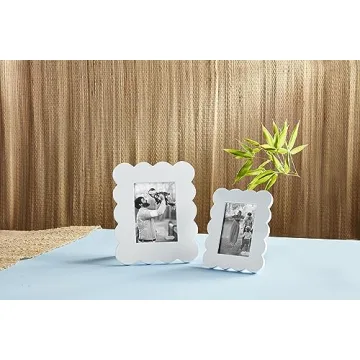 Mud Pie Scalloped Lacquer Frame for Cherished Photos