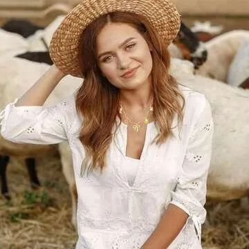 Charm Necklace for Women Summer Beachy Seashell Necklaces Dainty Gold Paperclip Chain Necklace Trendy Heart Star Bow Shell Charm Necklaces Beach Jewelry for Women Summer Vacation