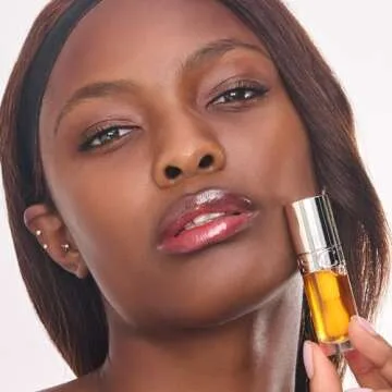 Clarins Lip Comfort Oil |Soothes, Comforts, Hydrates and Protects Lips |Sheer, High Shine Finish |Visibly Plumps |93% Natural Ingredients |Organic Sweetbriar Rose Oil, Rich in Omega-6 and Omega-3