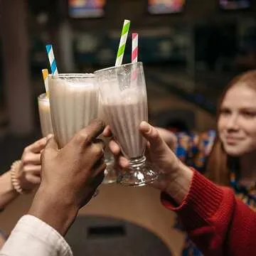 MAQIHAN 100PCS Stripe Drinking Straws - Disposable Straws 7.7 Inch Small Colourful Agave Kraft Paper Straws Bulk, for Coffee, Milk, Juice, Cocktial and Suit for Birthday Parties, Weddings, Picnic.