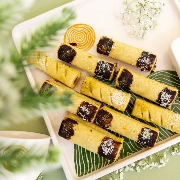 شیرینی لوله‌ای مخصوص-طلایی-روکش شکلات-پذیرایی کم‌شیرین-مینیمال