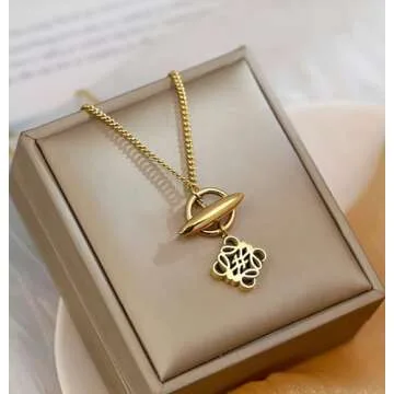 18K Gold SimpleThree-Dimensional Hollow-Out Bullet Clasp Necklace - Sophisticated Jewelry for Fashion-forward Individuals | Versatile Accessory Perfect for Any Event | Ideal Gift for Jewelry Lovers.