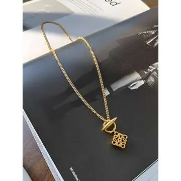 18K Gold SimpleThree-Dimensional Hollow-Out Bullet Clasp Necklace - Sophisticated Jewelry for Fashion-forward Individuals | Versatile Accessory Perfect for Any Event | Ideal Gift for Jewelry Lovers.