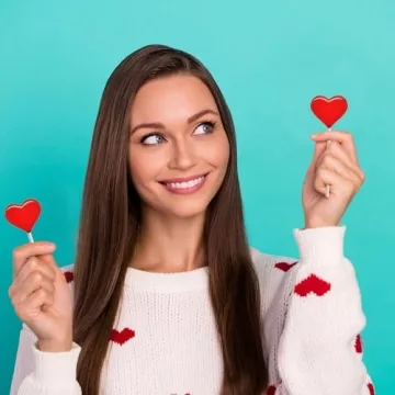 Fruidles Mini Heart Lollipops - Strawberry Flavor in Red