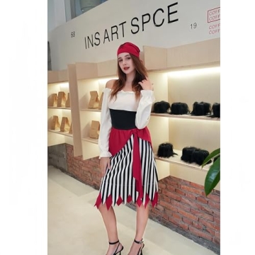 Stylish Women's Pirate Costume with Turban for Themed Events