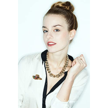 Elegant Hat Shape Brooch for Women with Rhinestones