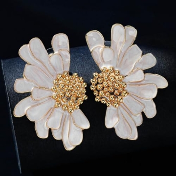 Aksod Vintage White Flower Earrings - Comfortable & Elegant