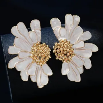 Aksod Vintage White Flower Earrings - Comfortable & Elegant