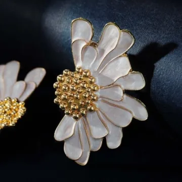 Aksod Vintage White Flower Earrings - Comfortable & Elegant
