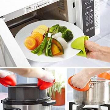 Buycitky Silicone Mini Cooking Oven Mitts with Bonus Potholder Set