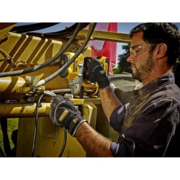 DEWALT 20V MAX Cordless Grease Gun 10000 PSI 42” Hose