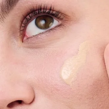 Clinique Redness Solutions Foundation | Lightweight Coverage & SPF