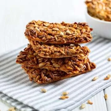 Yupik Organic Sunflower Seeds, No Shell, 2.2 lb, Non-GMO, Vegan, Gluten-Free, Kosher, Raw Seeds, Salt-Free, Oil-Free, Source of Fiber & Iron, Healthy Snack, Ideal for Baking & Topping