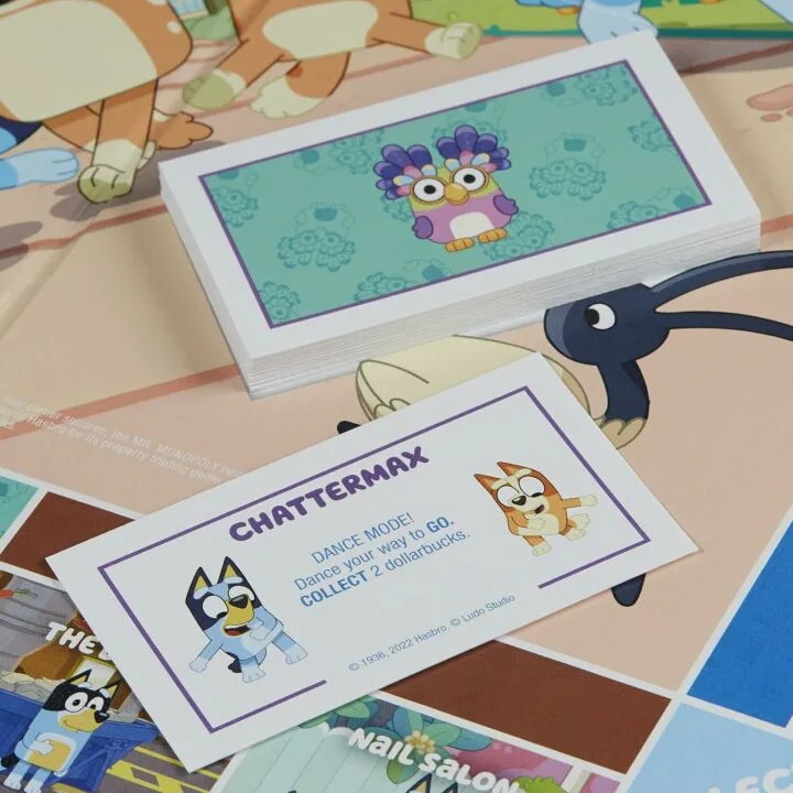 Hasbro Gaming Monopoly Junior: Bluey Edition Board Game for Kids Ages 5+, Play as Bluey, Bingo, Mum, and Dad, Features Artwork from The Animated Series (Amazon Exclusive)