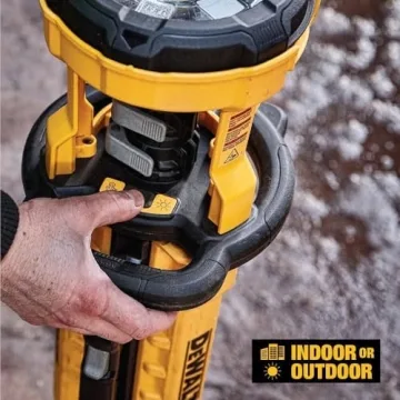 DEWALT 20V MAX Cordless LED Work Light Kit with Tripod