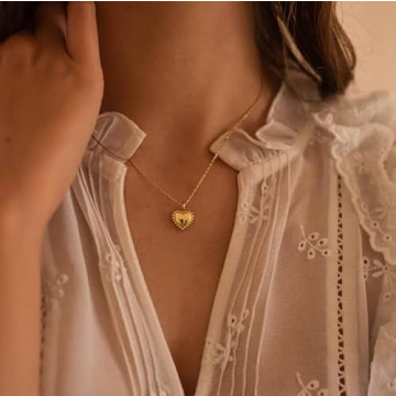 SUFOPE Gold Heart Necklaces for Women, 14K Gold Plated Cute Heart Pendant Necklace Minimalist Gold Choker Necklace Jewelry Gifts for Women