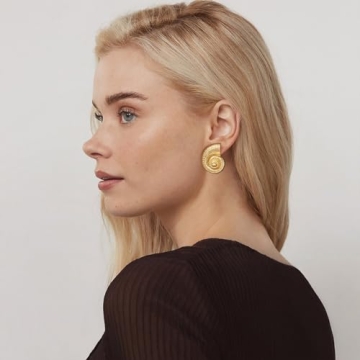 WOWORAMA Vintage Gold Conch Shell Earrings for Women