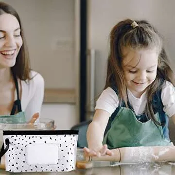 4 Pack Reusable Wipes Pouch Portable Wipes Dispenser Refillable Wipes Container Lightweight Travel Wipes Case Baby Wipes Holder for Diaper Bag