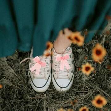 Mikovivi 2pcs Bow Shoe Charms, Pink Lace Bow Shoe Charm for Sneakers Shoelace Charms with Buckle Shoe Lace Decoration Chain DIY Shoes Decoration Accessories for Women