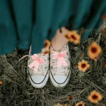 Mikovivi 2pcs Bow Shoe Charms, Pink Lace Bow Shoe Charm for Sneakers Shoelace Charms with Buckle Shoe Lace Decoration Chain DIY Shoes Decoration Accessories for Women