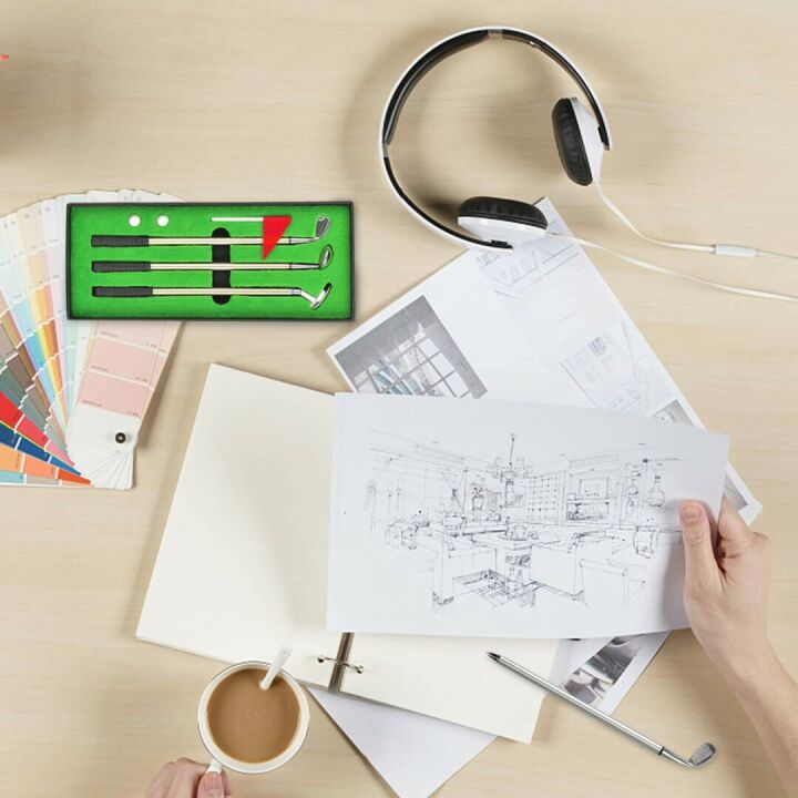 Golf Pen Set with Clubs and Putting Green - Juboury