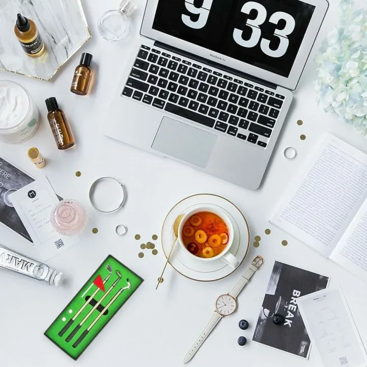 Golf Pen Set with Clubs and Putting Green - Juboury