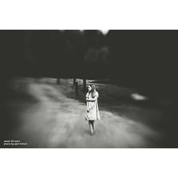 Lensbaby - Composer Pro II with Sweet 50 Optics - for Canon RF - Sweet Spot of Focus - Fantastic Blur - Perfect for Landscapes and Ambient Portraits