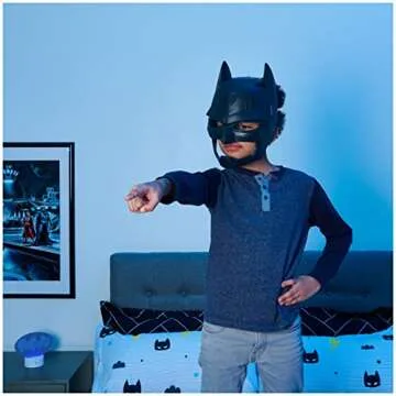 DC Comics Batman Bat-Tech Voice-Changing Mask with Over 15 Sounds, for Kids Aged 4 and up