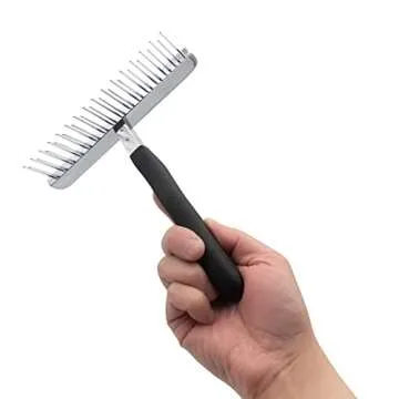 Chris Christensen Bathing T-Rake for Effortless Grooming