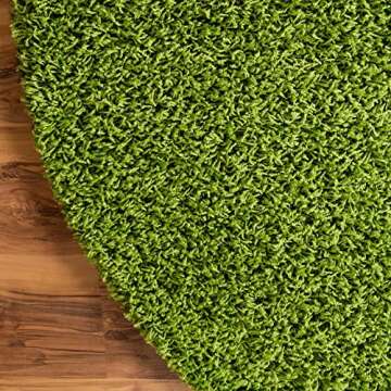 Unique Loom Solid Shag Collection Area Rug (6' 1" Round, Grass Green)