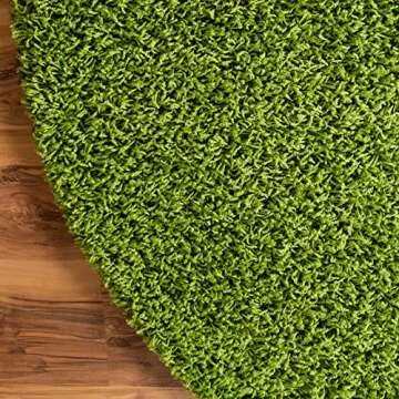 Unique Loom Solid Shag Collection Area Rug (6' 1" Round, Grass Green)