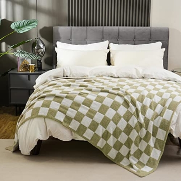 Luxurious Checkered Throw Blanket for Cozy Comfort