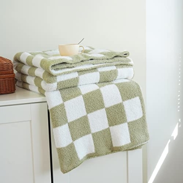 Luxurious Checkered Throw Blanket for Cozy Comfort