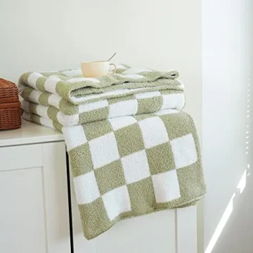 Luxurious Checkered Throw Blanket for Cozy Comfort