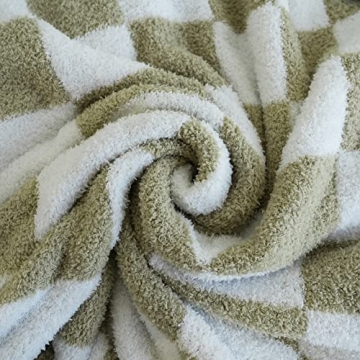 Luxurious Checkered Throw Blanket for Cozy Comfort