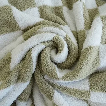 Luxurious Checkered Throw Blanket for Cozy Comfort