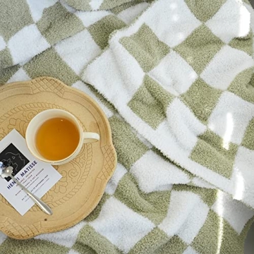 Luxurious Checkered Throw Blanket for Cozy Comfort