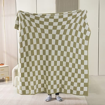Luxurious Checkered Throw Blanket for Cozy Comfort