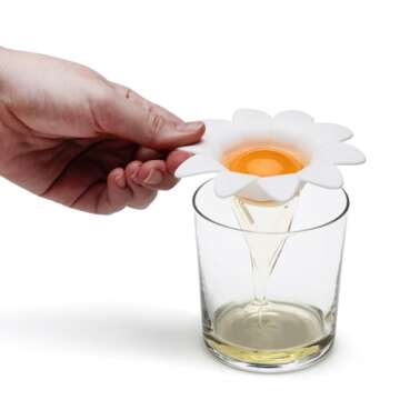 Peleg Design Daisy Plastic Egg Separator, Egg White Yolk Divider Kitchen Gadgets Baking Tools Egg Extractor, Cute Flower Design