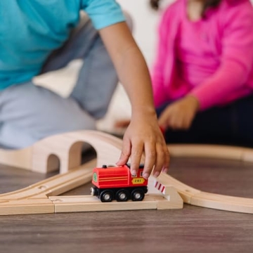 Melissa & Doug Classic Wooden Figure Eight Train Set