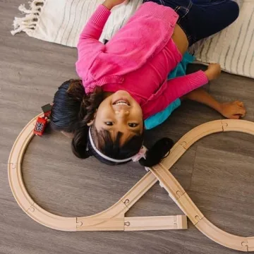 Melissa & Doug Classic Wooden Figure Eight Train Set