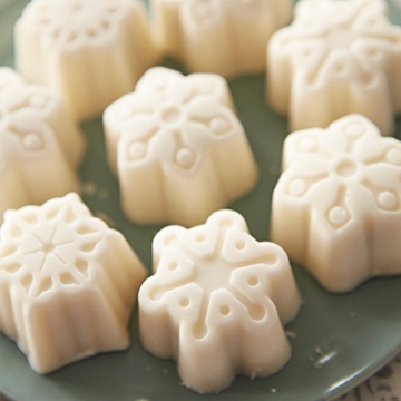 Wilton Bright White Candy Melts for Creative Baking 12 oz