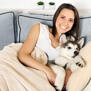 PETMAKER Waterproof Pet Blanket - Reversible Sherpa Fleece Throw
